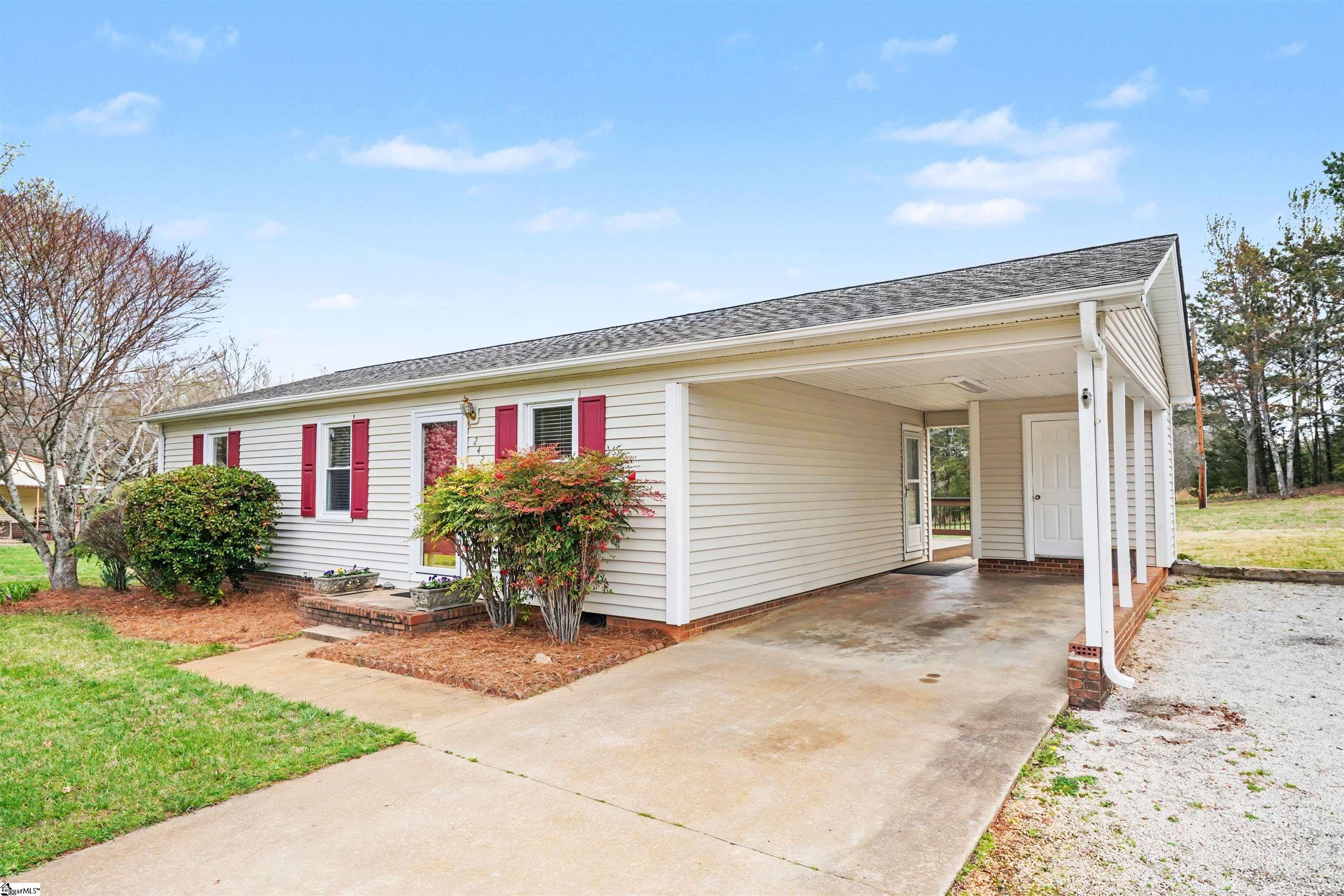 242 Vera Holliday Road Six Mile, SC 29682 - Photo 4 of 24