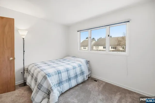 $624,999 | 580 Laramie Lane, Mahwah, NJ 07430