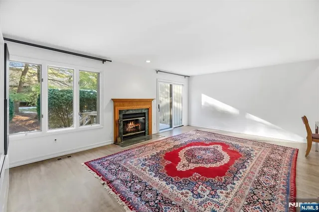 $624,999 | 580 Laramie Lane, Mahwah, NJ 07430