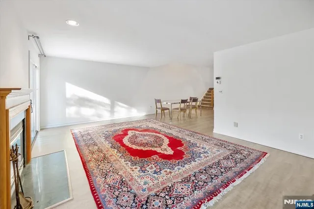 $624,999 | 580 Laramie Lane, Mahwah, NJ 07430