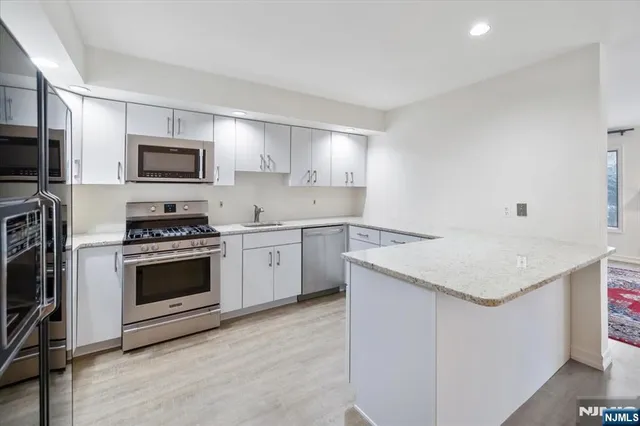 $624,999 | 580 Laramie Lane, Mahwah, NJ 07430