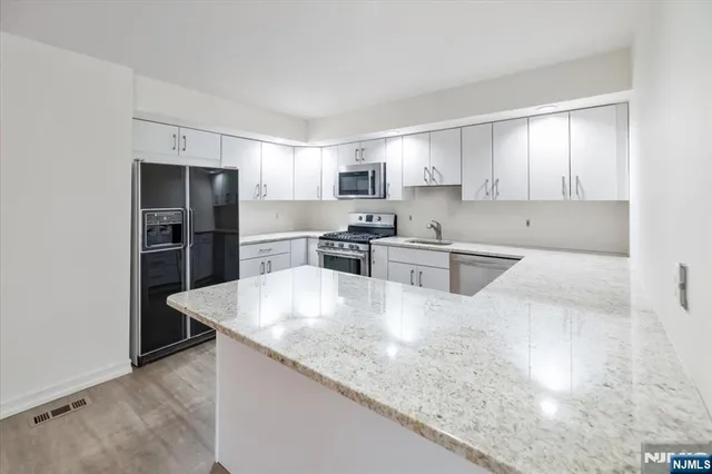 $624,999 | 580 Laramie Lane, Mahwah, NJ 07430