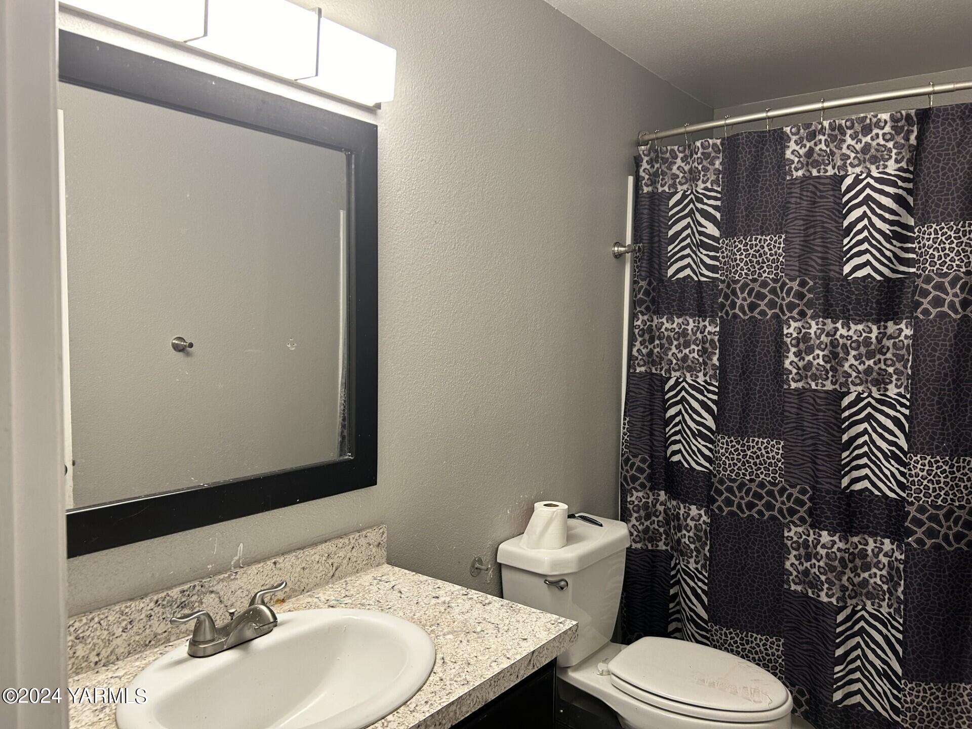 1810 Queen Street Grandview, WA 98930 - Photo 8 of 8 1810 Q Bath