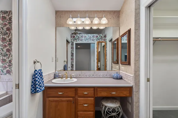 a view of an empty walk in closet