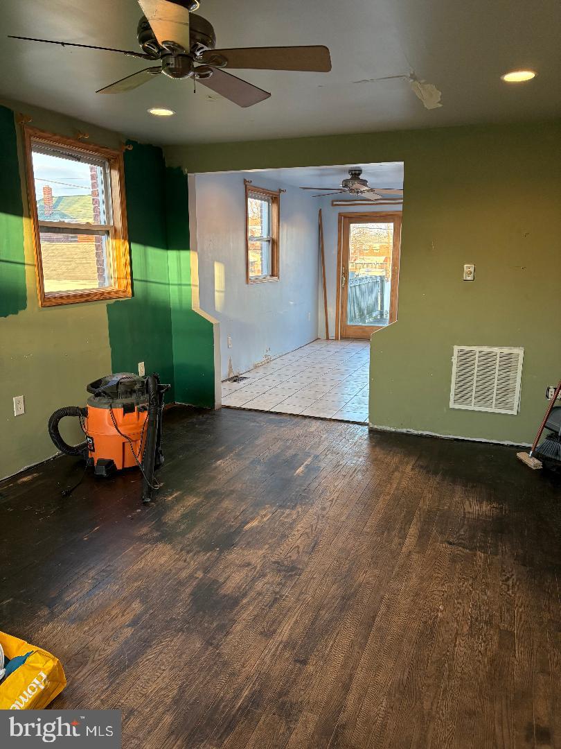 2703 Creston Road Baltimore, MD 21222 - Photo 4 of 7