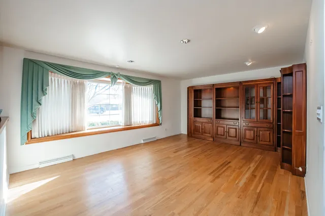 $675,000 | 3843 Springdale Avenue, Glenview, IL 60025