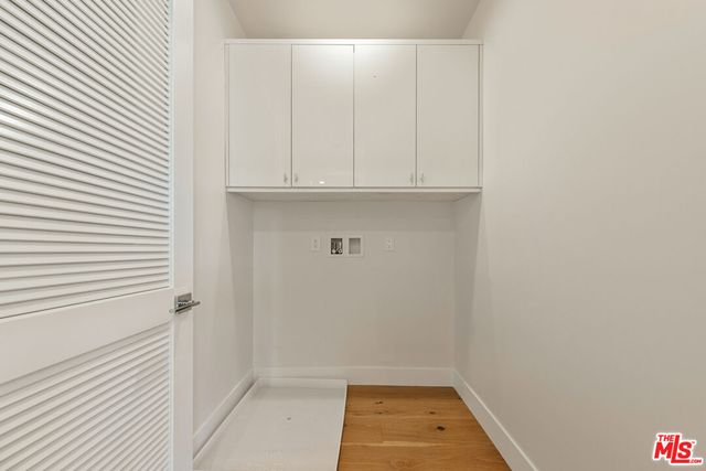 a view of utility room