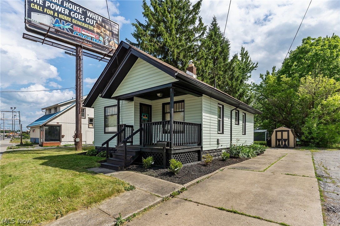 2232 Youngstown Road Southeast Warren, OH 44484 - Photo 2 of 20