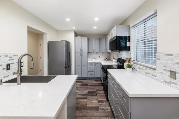 $689,000 | 930 Via Mil Cumbres, Unit 170, Solana Beach, CA 92075
