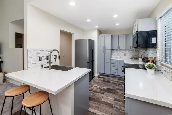 $689,000 | 930 Via Mil Cumbres, Unit 170, Solana Beach, CA 92075