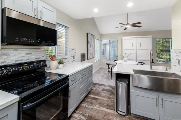 $689,000 | 930 Via Mil Cumbres, Unit 170, Solana Beach, CA 92075