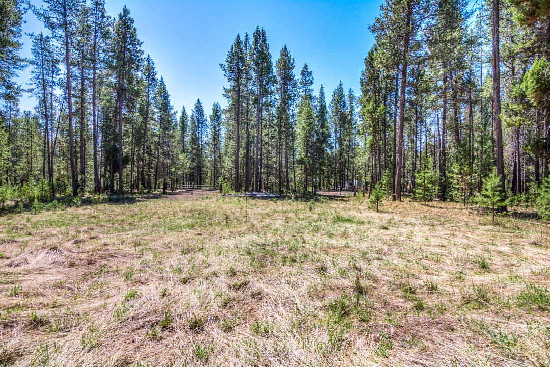 17076 Island Loop Way Bend, OR 97707 - Photo 10 of 13 17076 Island Loop Bend, OR 97707
