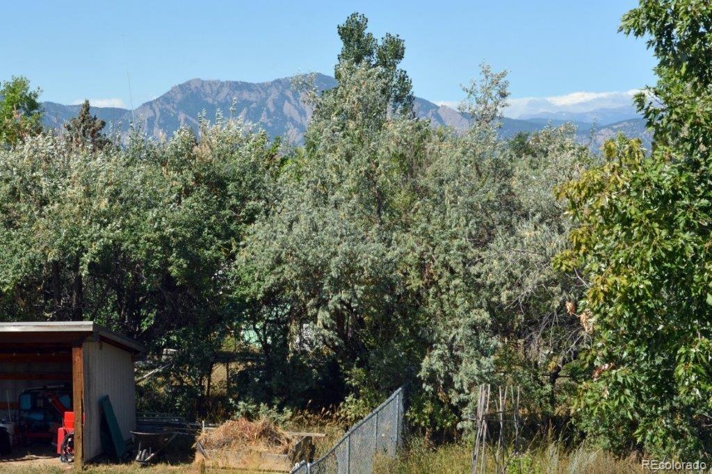 7856 Baseline Road Boulder, CO 80303 - Photo 19 of 40 a view of a outdoor space and a yard