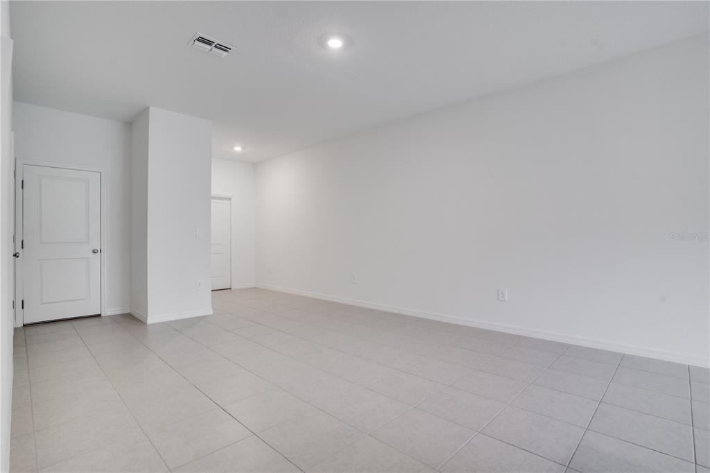 212 27th Street Southeast Ruskin, FL 33570 - Photo 9 of 46 a view of an empty room