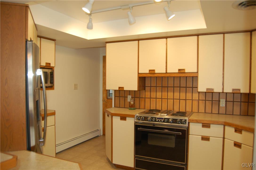 1309 Overlook Road Whitehall, PA 18052 - Photo 13 of 33 Gallery Image 13