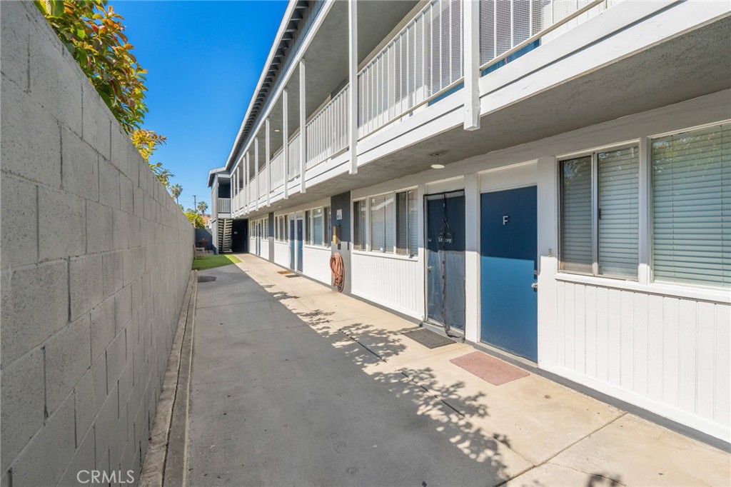 1626 Pine Avenue Long Beach, CA 90813 - Photo 6 of 23 a view of a building from a balcony