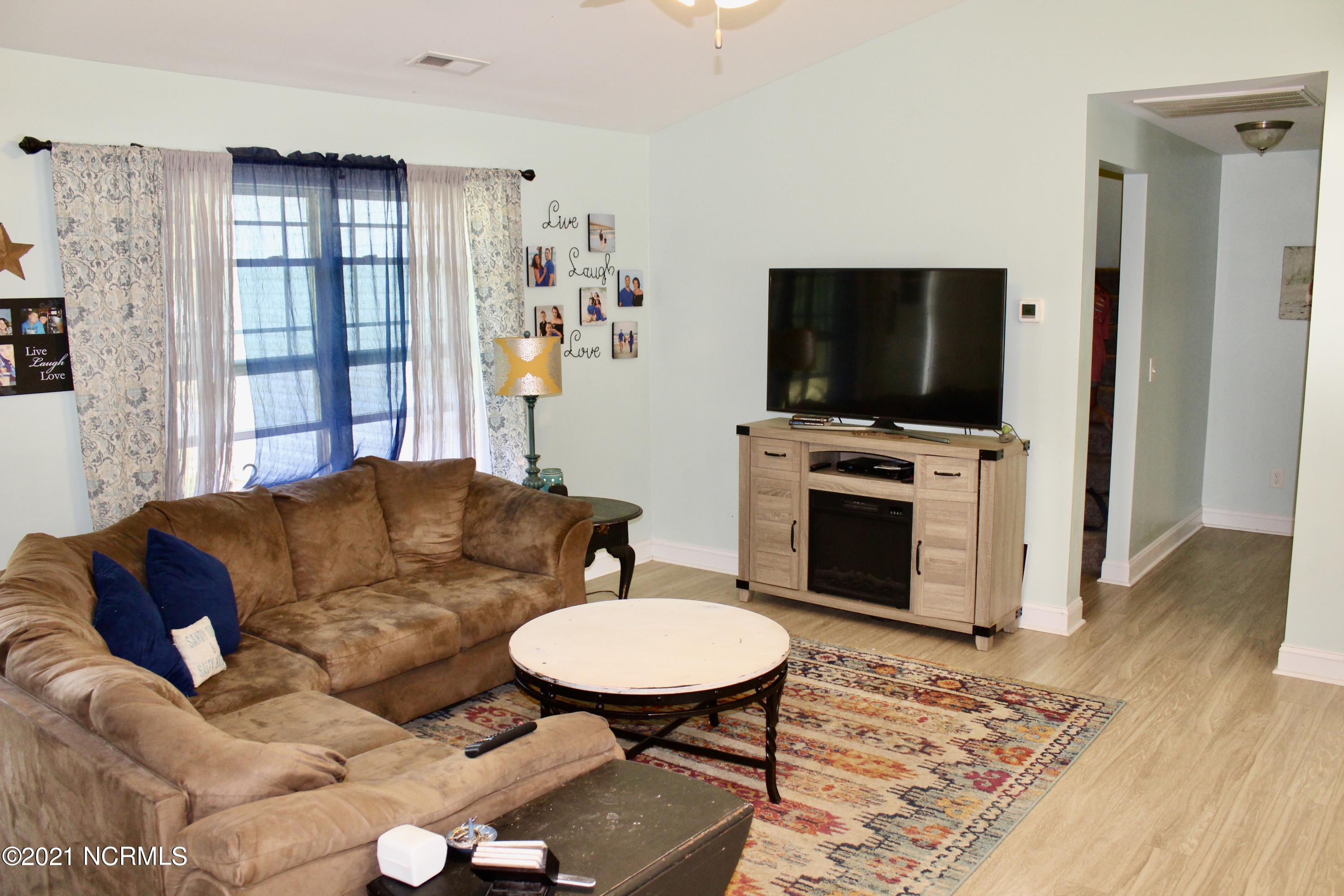1240 Watts Landing Road Hampstead, NC 28443 - Photo 2 of 18 13641A54-40FE-4512-A384-156AF69F646C_1_2