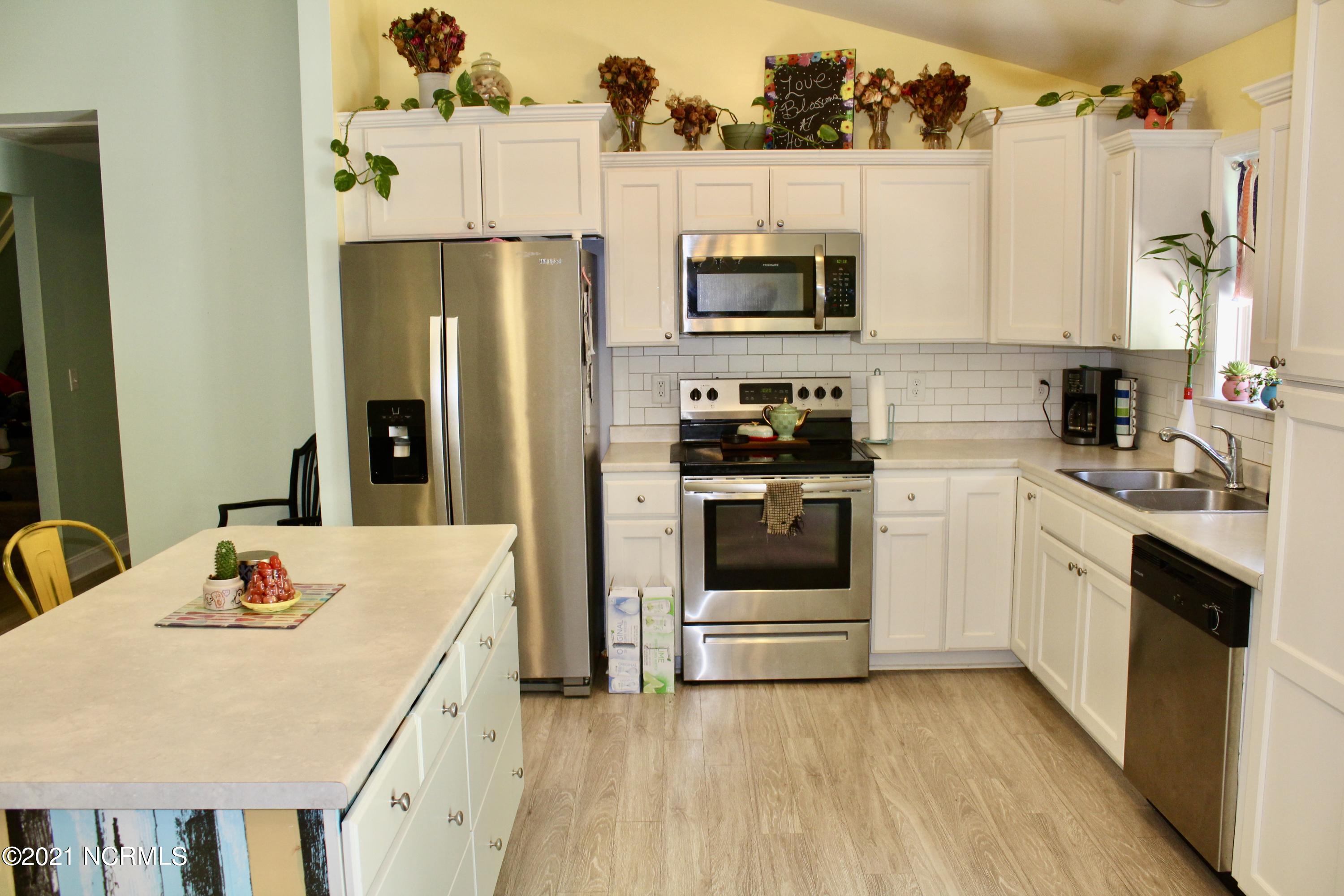 1240 Watts Landing Road Hampstead, NC 28443 - Photo 5 of 18 8FE3121B-1CC6-423C-8217-43D6D93C11A5_1_2