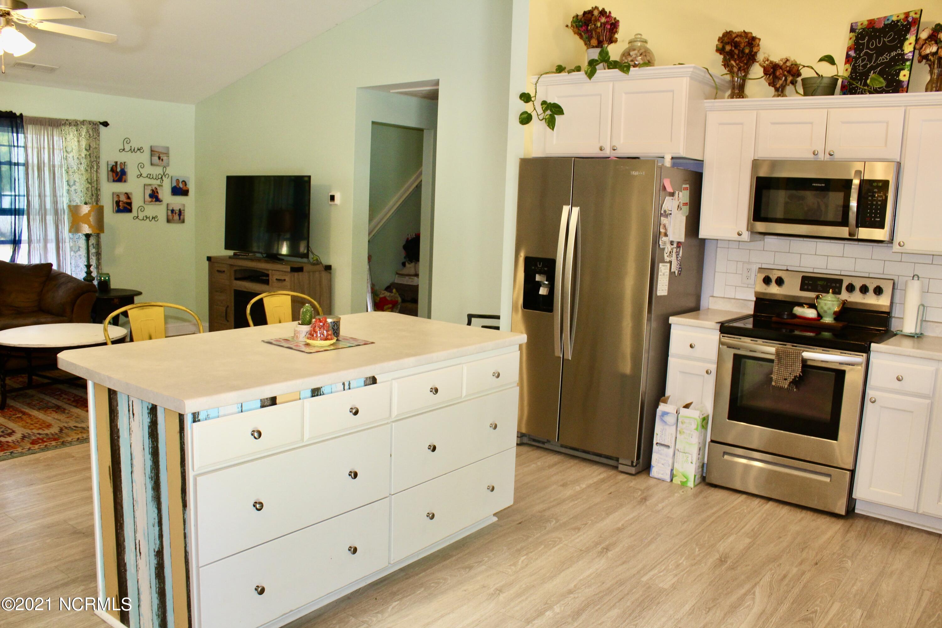 1240 Watts Landing Road Hampstead, NC 28443 - Photo 6 of 18 29BFC7B4-8128-41F6-8ECD-76EF07786576_1_2