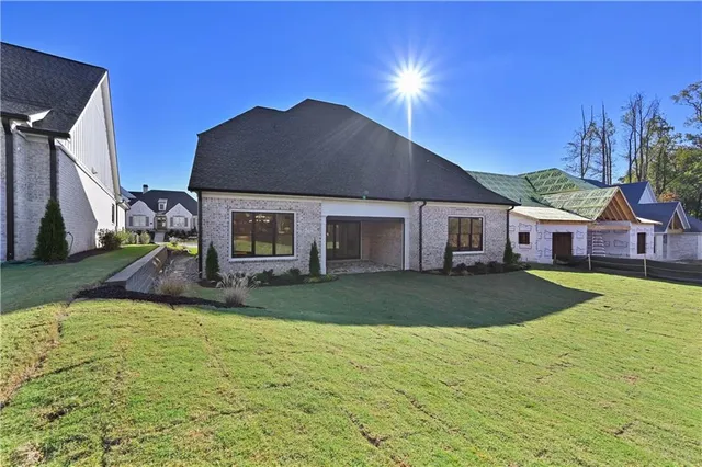 a view of a house with a yard