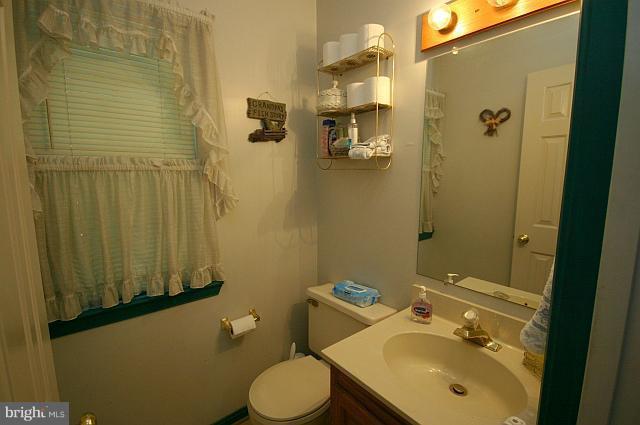 147 Seneca Ridge Drive Sterling, VA 20164 - Photo 2 of 23 Powder Room