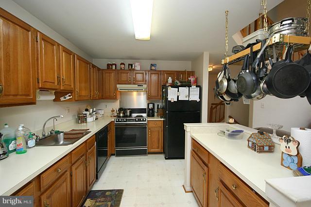 147 Seneca Ridge Drive Sterling, VA 20164 - Photo 3 of 23 Kitchen