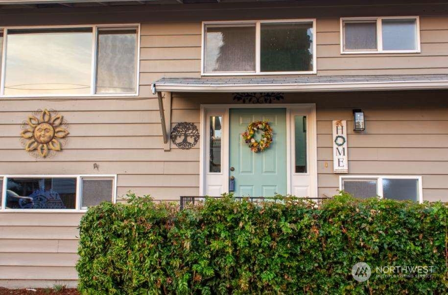 1808 Edmonds Way Southeast Renton, WA 98058 - Photo 1 of 27 Gallery Image 1