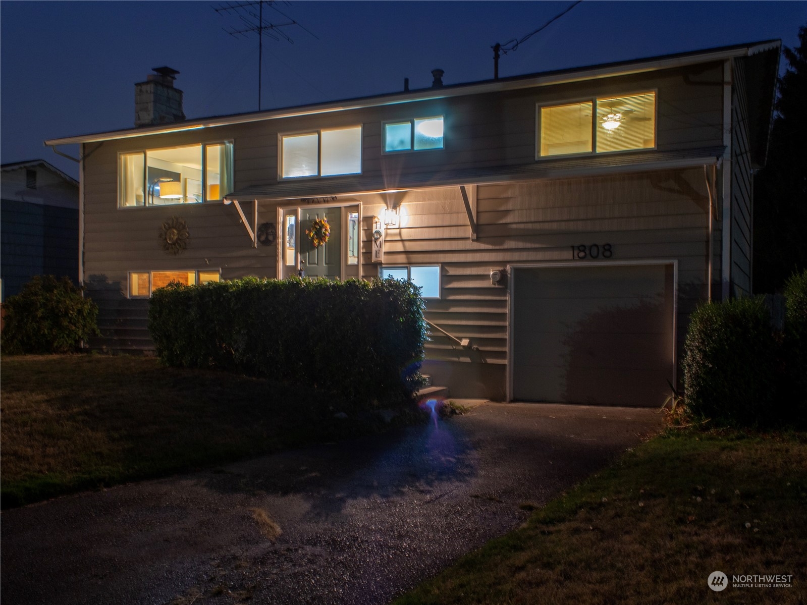 1808 Edmonds Way Southeast Renton, WA 98058 - Photo 2 of 27 Gallery Image 2