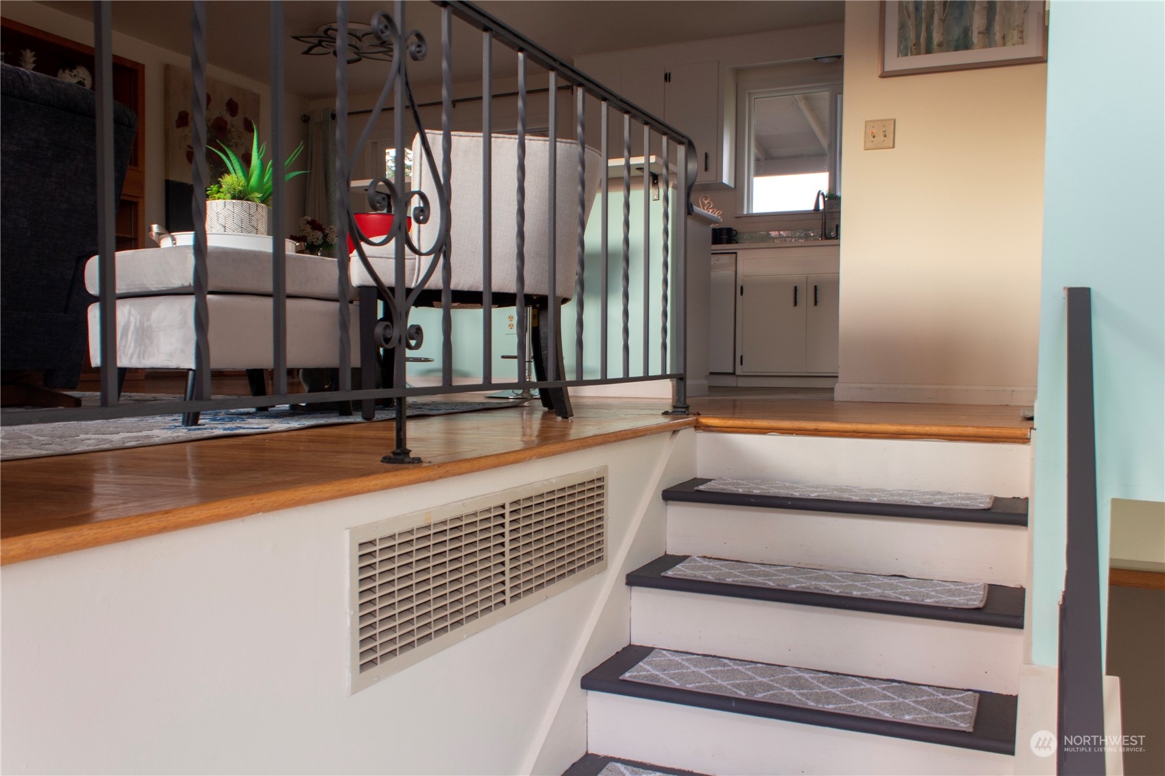 1808 Edmonds Way Southeast Renton, WA 98058 - Photo 5 of 27 Gallery Image 5