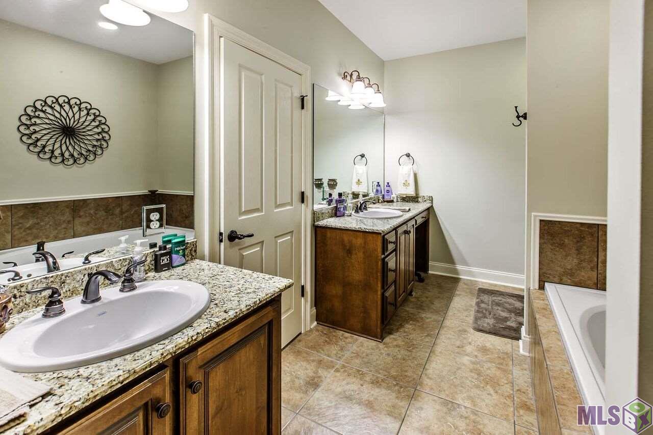 631 Waverly Road Thibodaux, LA 70301 - Photo 7 of 12 Master bathroom suite
