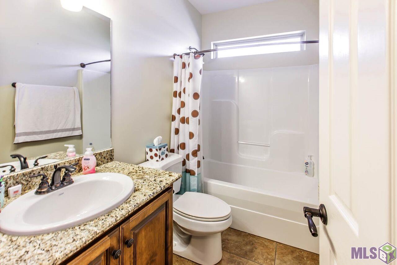 631 Waverly Road Thibodaux, LA 70301 - Photo 10 of 12 Bathroom