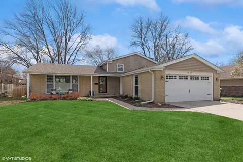 $600,000 | 711 East Hackberry Drive, Arlington Heights, IL 60004