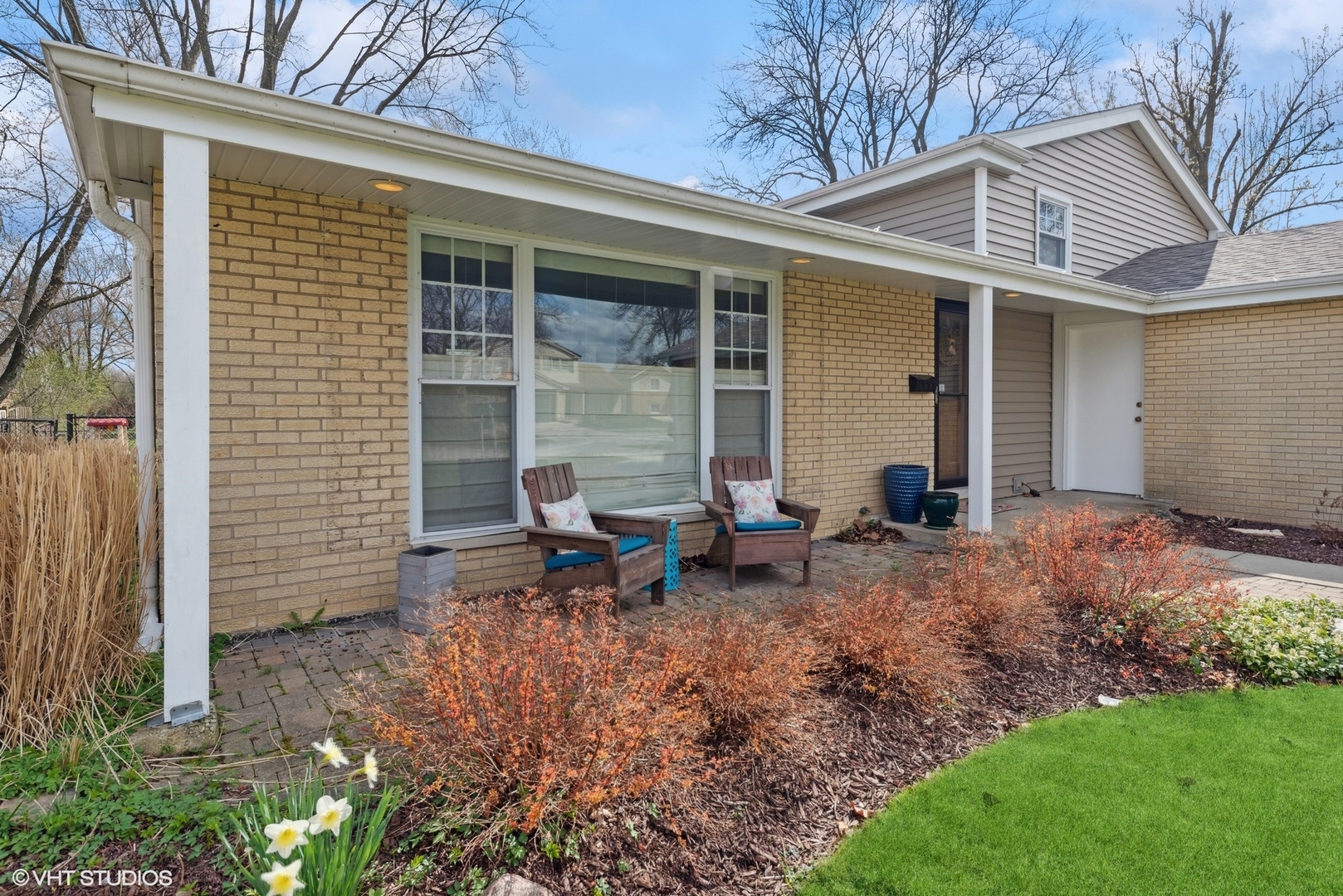 711 East Hackberry Drive Arlington Heights, IL 60004 - Photo 2 of 18