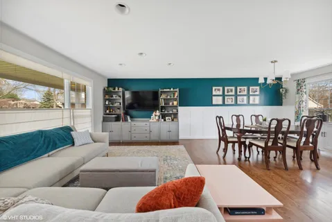 $600,000 | 711 East Hackberry Drive, Arlington Heights, IL 60004