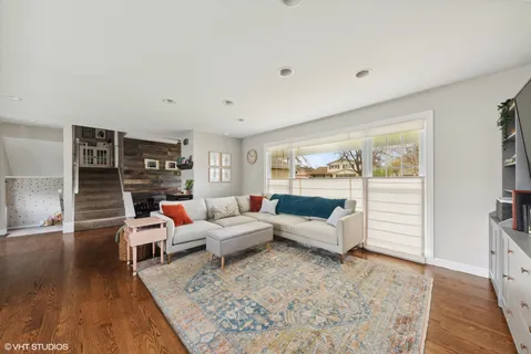 $600,000 | 711 East Hackberry Drive, Arlington Heights, IL 60004