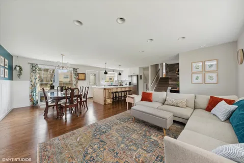 $600,000 | 711 East Hackberry Drive, Arlington Heights, IL 60004