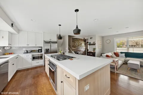 $600,000 | 711 East Hackberry Drive, Arlington Heights, IL 60004