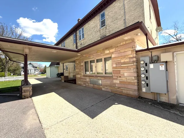 $525,900 | 219 Lincoln Avenue, Rio, WI 53960