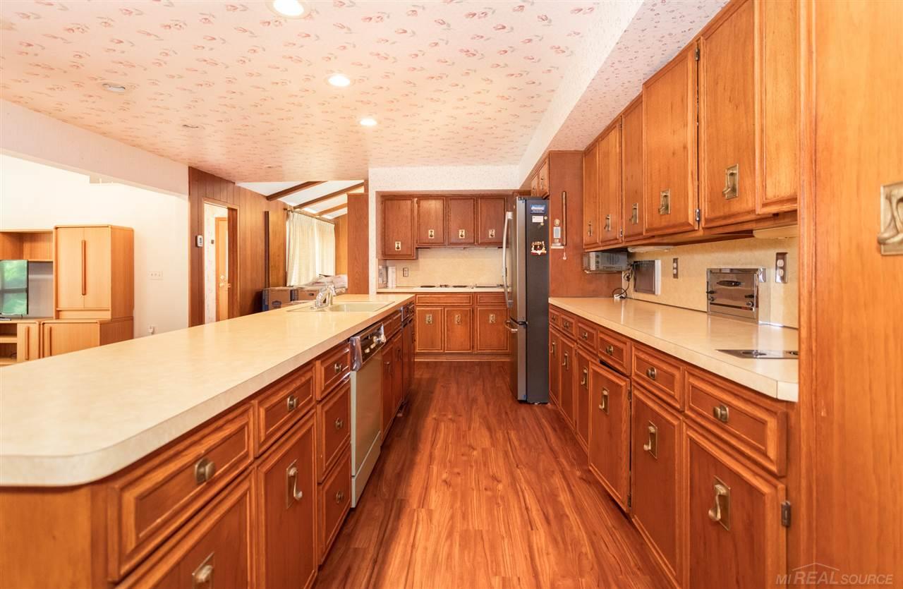 500 Ballantyne Road Grosse Pointe Shores, MI 48236 - Photo 9 of 36