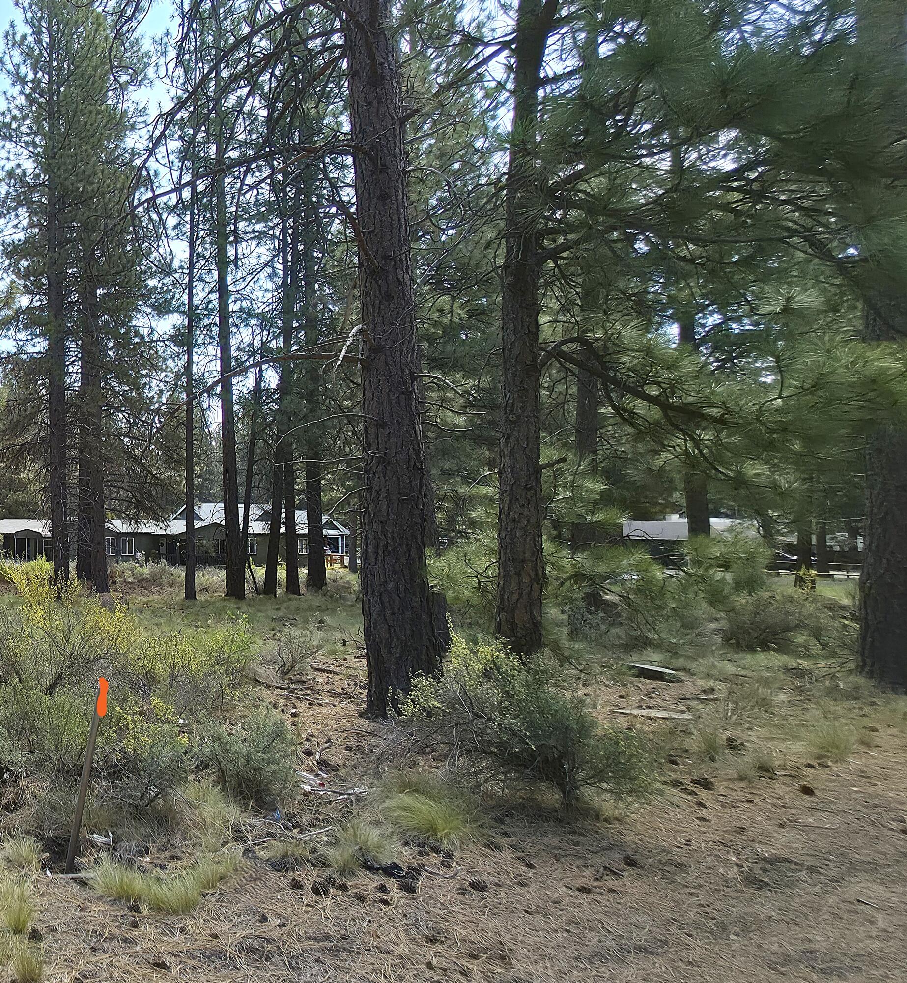 59940 Navajo Road, Unit 700 Bend, OR 97702 - Photo 3 of 8 North corner marker at the street