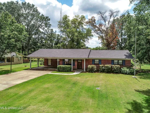 $329,000 | 208 Bruce Street, Batesville, MS 38606