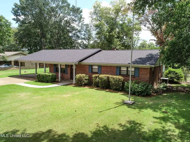 $342,000 | 208 Bruce Street, Batesville, MS 38606