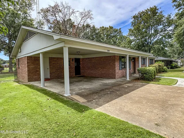 $342,000 | 208 Bruce Street, Batesville, MS 38606