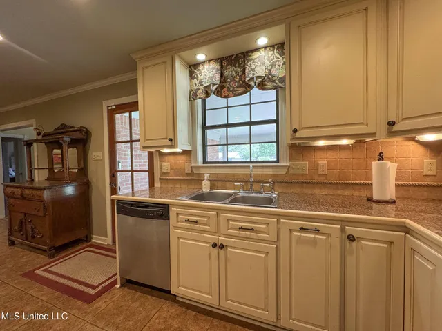 $342,000 | 208 Bruce Street, Batesville, MS 38606