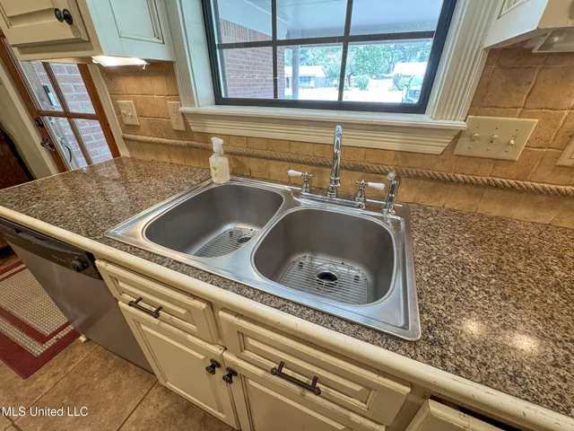 $342,000 | 208 Bruce Street, Batesville, MS 38606