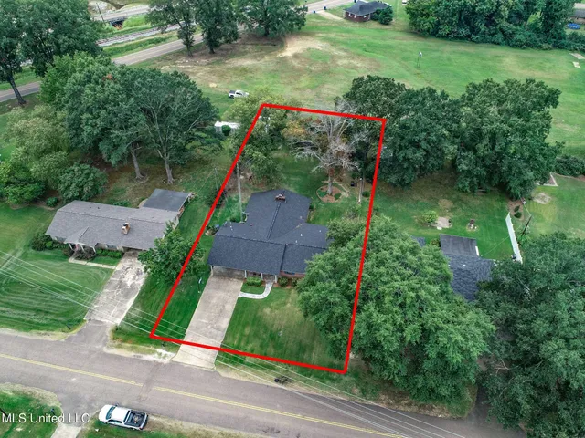 $342,000 | 208 Bruce Street, Batesville, MS 38606