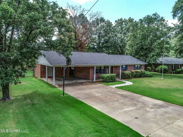 $342,000 | 208 Bruce Street, Batesville, MS 38606