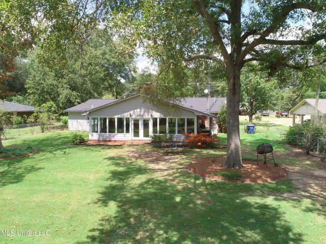 $342,000 | 208 Bruce Street, Batesville, MS 38606