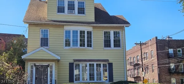 $2,300 | 264 Pomona Avenue, Unit 1, Newark, NJ 07112