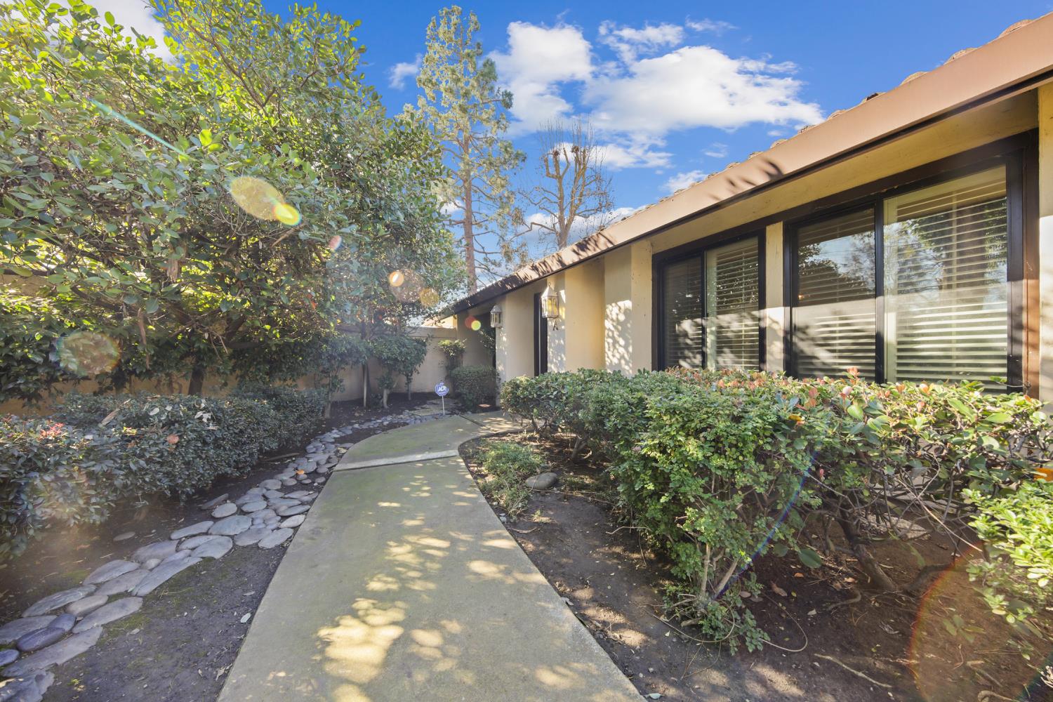 1001 West Lincoln Road, Unit A Stockton, CA 95207 - Photo 3 of 32 a front view of a house with garden